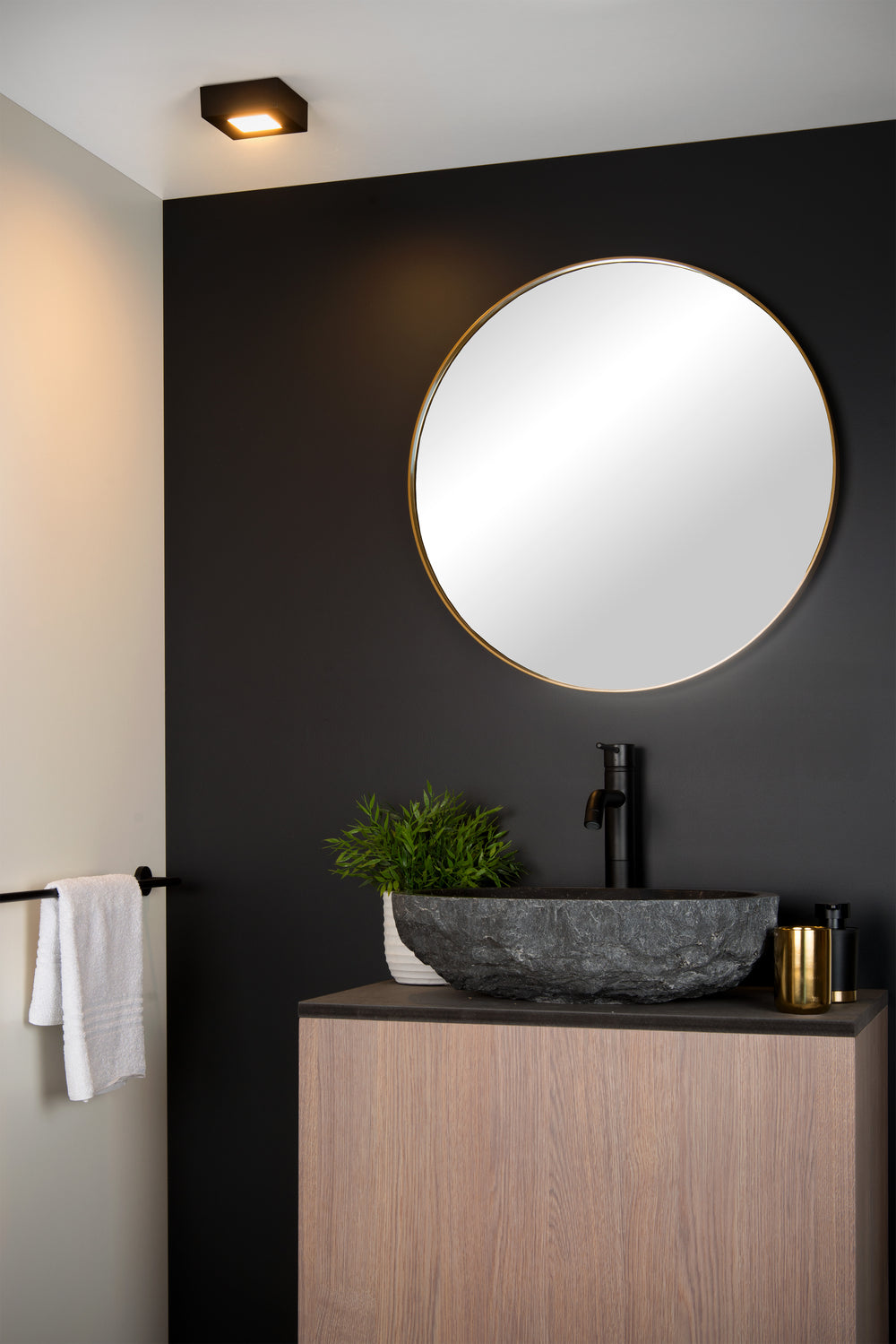 Lucide BRICE LED badeværelsesloftlampe, dæmpbar 8W 3000K, IP44, kvadratisk sort finish