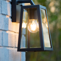 Lucide MATSLOT væglampe indendørs udendørs, E27 fatning, maks. 60W, IP23, Mat sort metal trapezdesign