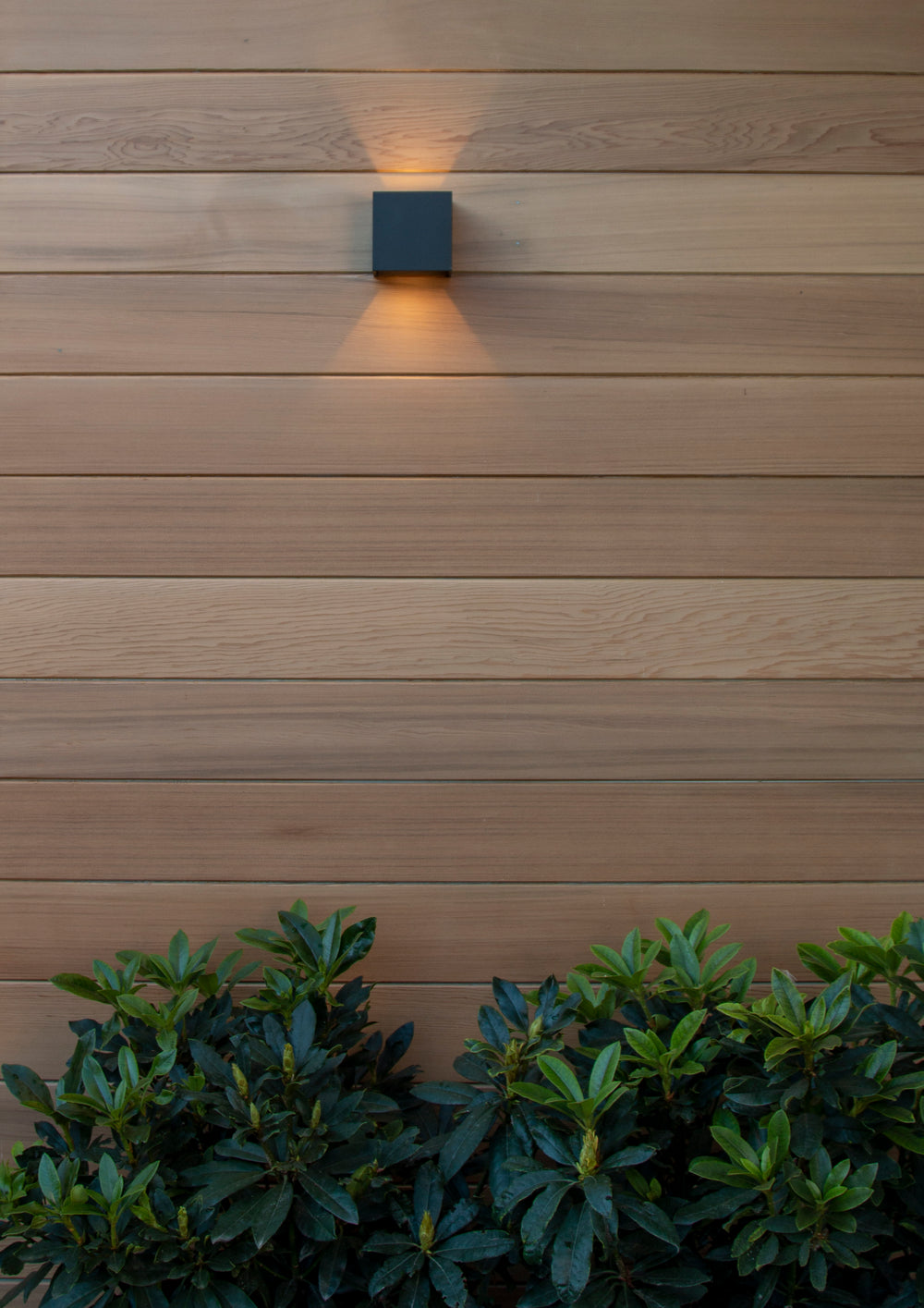 Lucide AXI LED væglampe, 2x7W 2700K, IP54, justerbar lysvinkel, Sort aluminium, moderne badeværelsesbelysning