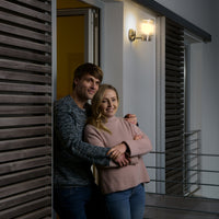 Ledvance ENDURA Classic Post Sensor Up E27 udendørs væglampe i rustfrit stål IP44 med bevægelses- og lyssensor