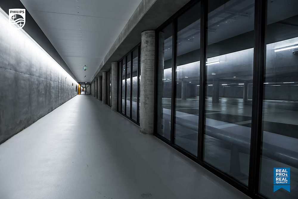 Philips MAS LEDtube HF 1200mm HO T8 for energy-efficient lighting in offices and stores