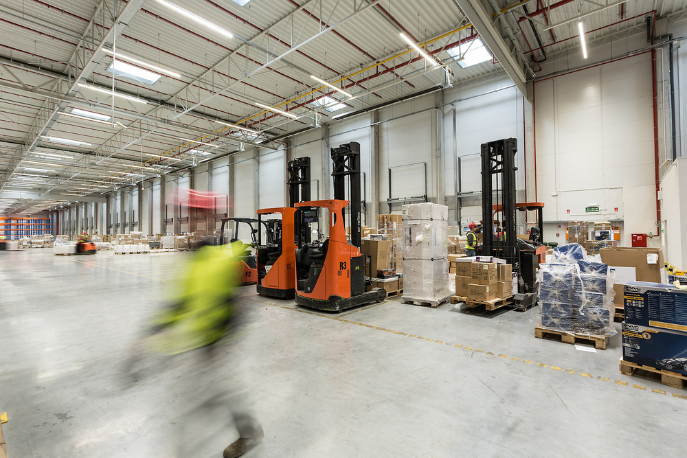 Philips CoreLine Batten BN126C LED 24.5W/59W 4000K 3500-8000 lumens 1450mm White IP20 PSU