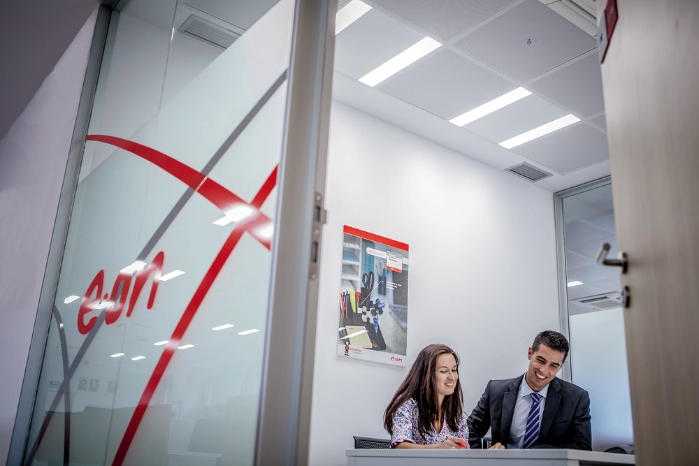 Philips CoreLine Indbygget LED Panel, 31W 37W 43W, 4000K Neutral Hvid, 3100-4300 lumen, DALI Dæmpbar, IP20/44, 597x597mm